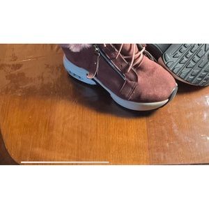 Brand new pink warm winter Woman’s boots size 7